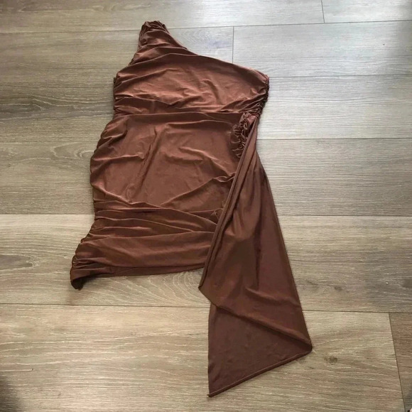 Misguided Rust Brown Ruched Asymmetrical One Shoulder Mini Dress Womens Size 10 - Picture 8 of 8